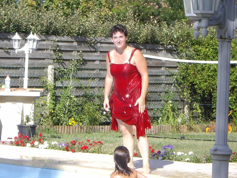 Mouillee.JPG - Oups Cécile a glissé dans une flaque